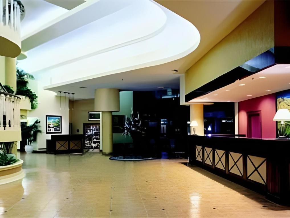 Ontario Gateway Hotel Extérieur photo